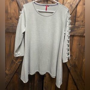 Love Scarlett Caged 3/4 Sleeve Top Blouse Shark Bite Hem Sz L Desert Green NWT